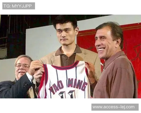 姚明在休斯顿的传奇之路与篮球梦想的辉煌交织