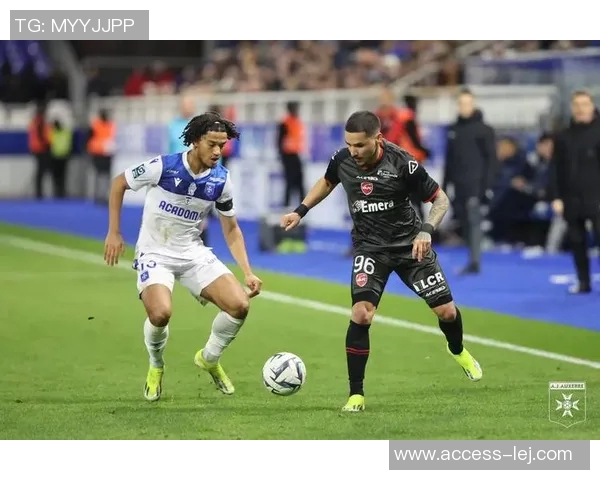 国王杯精彩对决里昂逆转巴黎圣日耳曼绝杀瞬间引发转会热议 国王杯精彩对决里昂逆转巴黎圣日耳曼绝杀瞬间引发转会热议